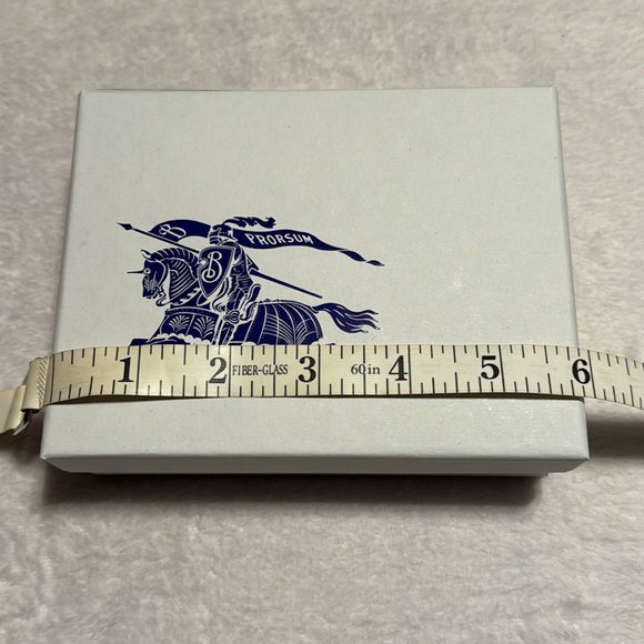 Burberry gift envelope & keepsake box - Picture 11 of 13
